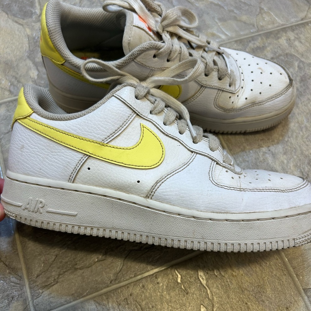 Women’s air forces size 8